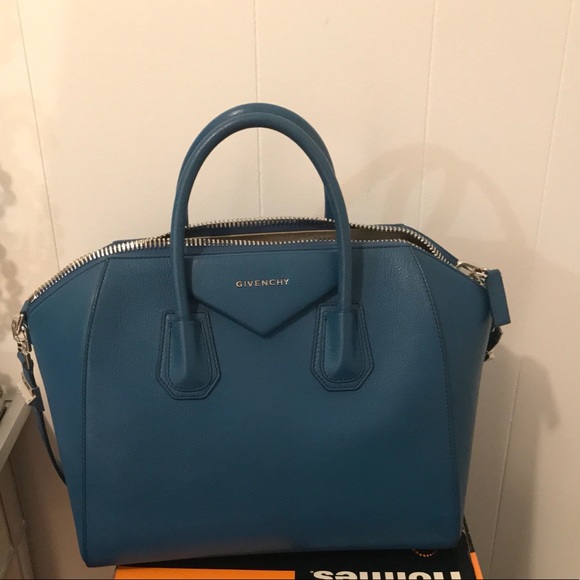 Givenchy Medium Antigona - Picture 2 of 5